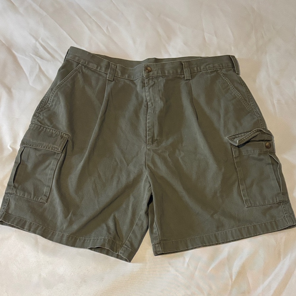 Farah Men's Olive Cargo Shorts